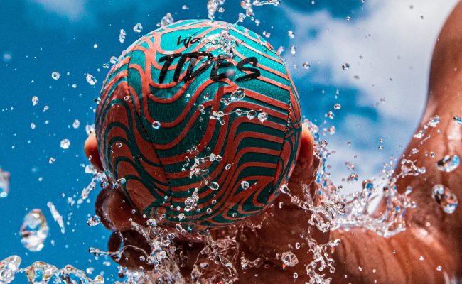 waboba_tides_ball_teal_lifestyle_1